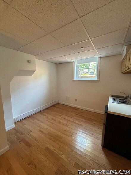 Building Photo - 405 Beacon St