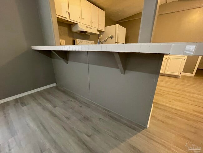 Building Photo - 8103 N Palafox St