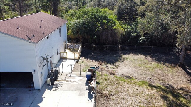 Building Photo - 2021 Wells Ave