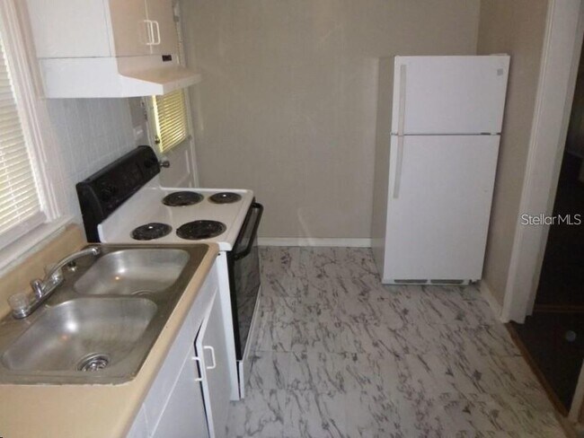 Building Photo - 424 E Dr Martin Luther King Jr Blvd