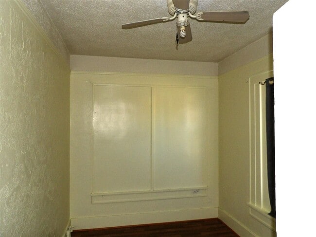 Building Photo - 302 SW Park Ave