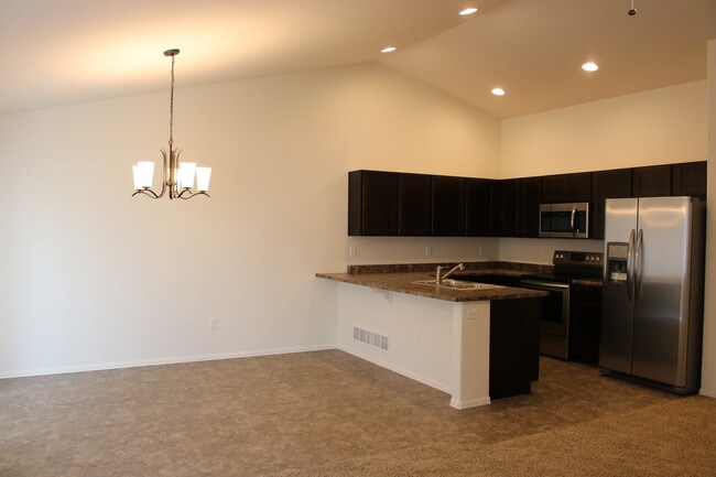 Building Photo - 3 bedroom, 2 bath in Severance!