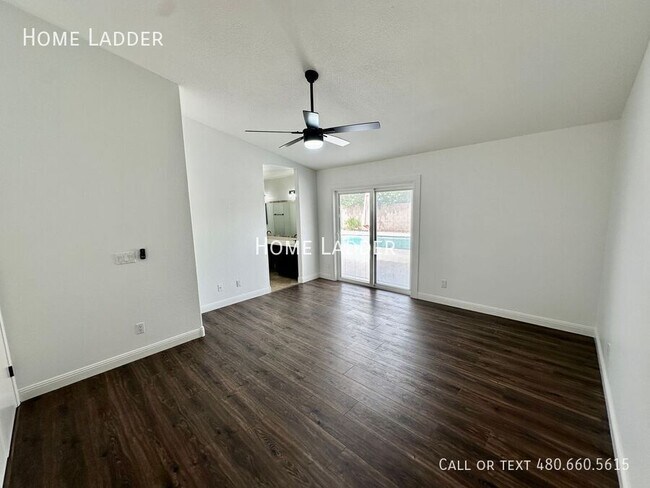 Building Photo - 2640 E Mallory St