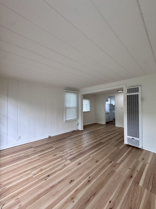 Building Photo - 147 San Bruno Ave
