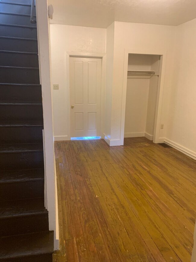 Building Photo - York City-3 Bedroom 1 Bath House