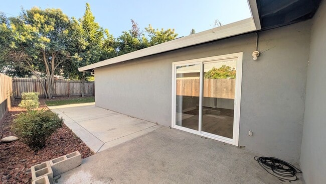 Building Photo - 2742 Edison Ave