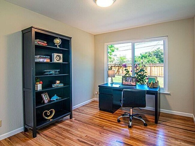 Building Photo - Spacious 5-Bedroom Home in Prime Sunnyvale...