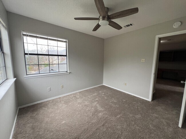 Building Photo - 3210 Festus Dr