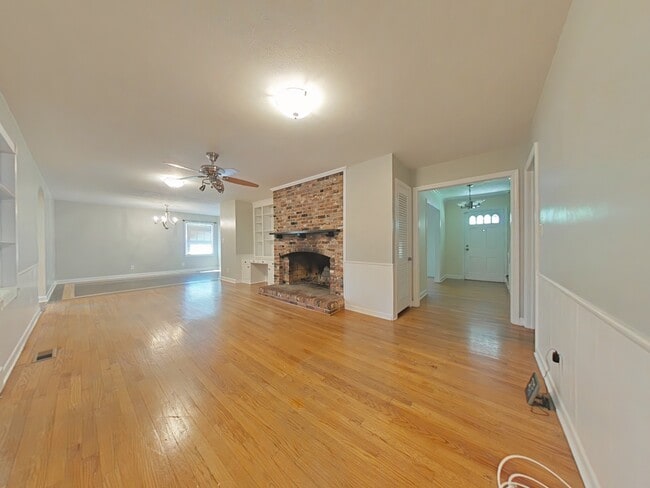 Building Photo - 239 Rainier Dr