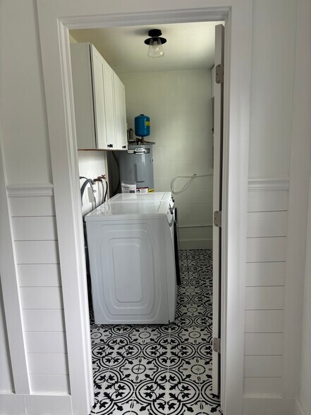 Laundry - 6716 Arroyo Dr