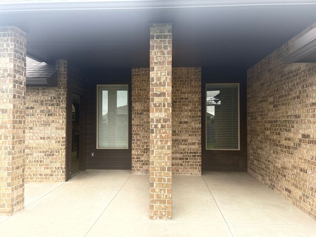 Building Photo - 3 bed 2 bath 2 car in Moore Schools! Great...