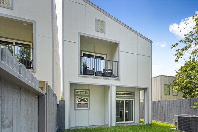 Building Photo - 6720 Lozier St