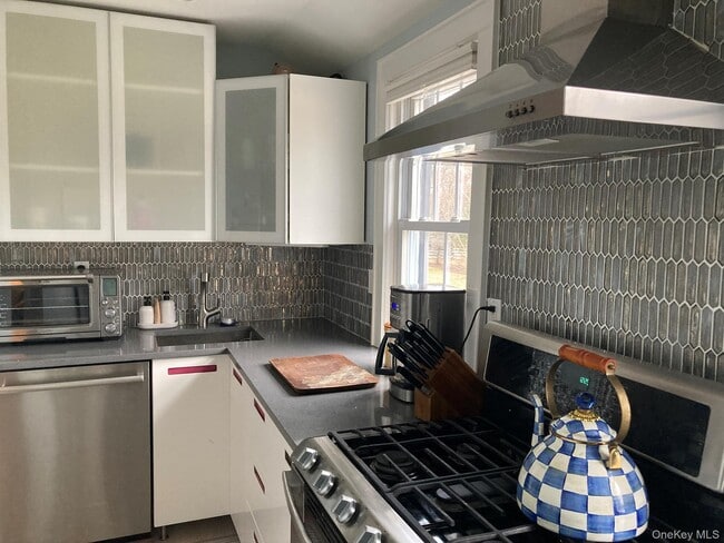 Building Photo - 2 Red Ground Rd