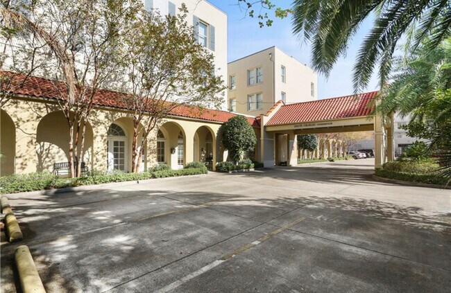 Building Photo - 1224 Saint Charles Ave