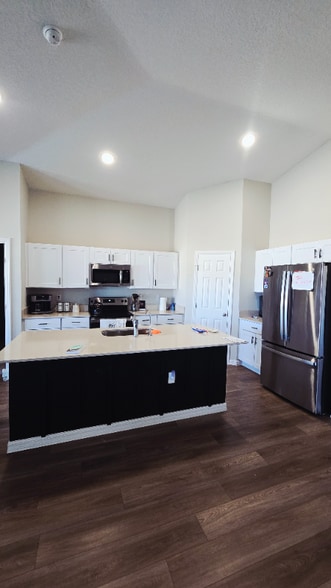 Building Photo - 825 Sand Sea Pl