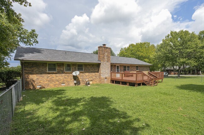 Building Photo - 748 Dejarnette Ln