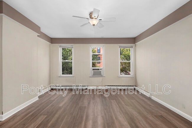 Building Photo - 3207 Hudson St