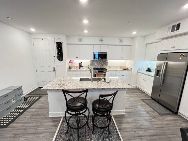 Building Photo - Upscale Living 2 Bed 2 Bath Condo in Anahe...