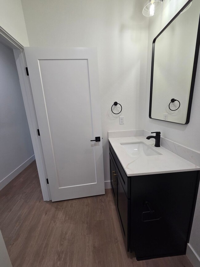 Building Photo - Brand New Build on Old Alturas - ALL Electric with City of Redding Solar!