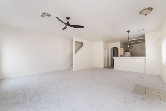 Building Photo - Spacious Henderson Townhome with Modern Up...