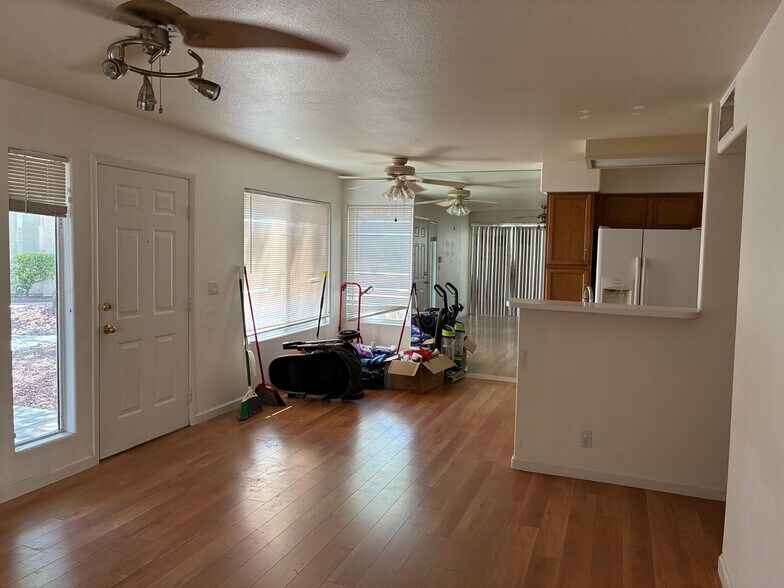 Building Photo - 5150 Mandalay Springs Dr