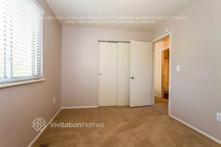 Building Photo - 15871 E Linvale Ave