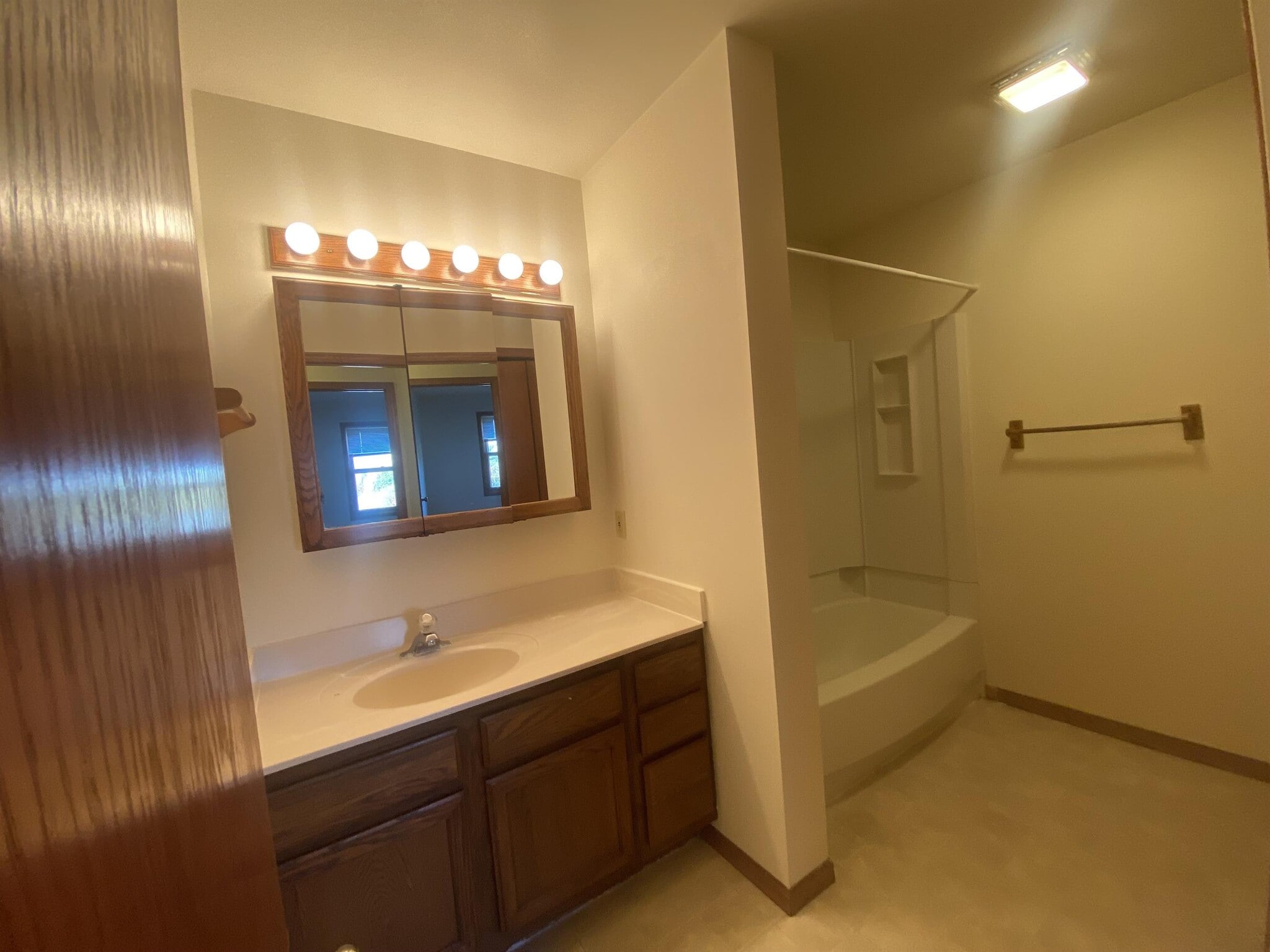 Building Photo - 903 Clarmar Dr