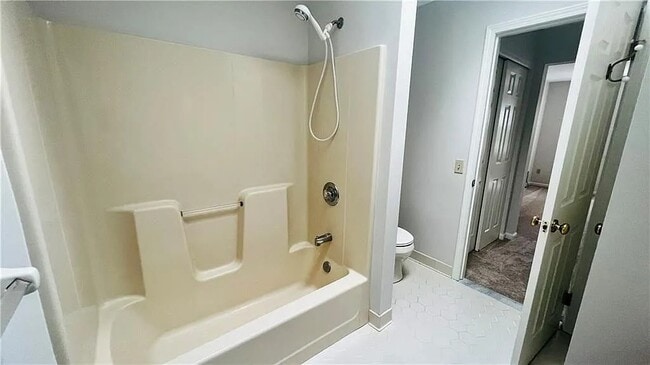 Building Photo - 441 Ayrault Rd