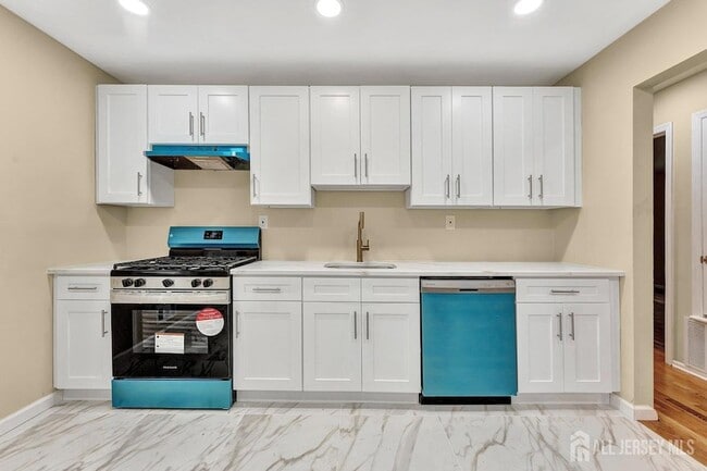 Building Photo - 5 Pelmont Pl