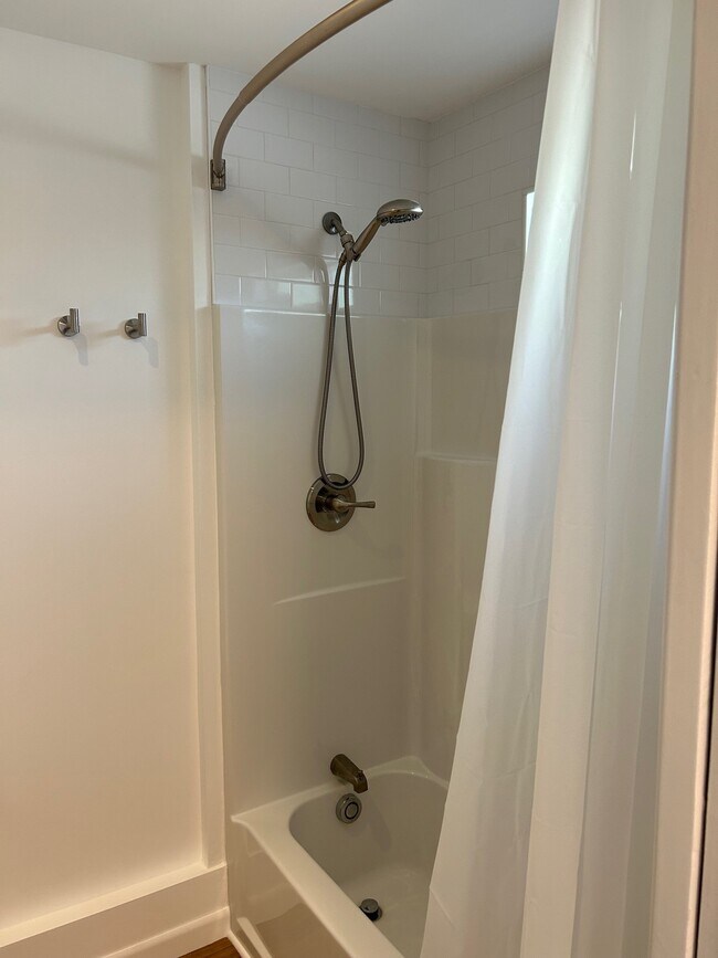 shower - 10769 Redmont Ave