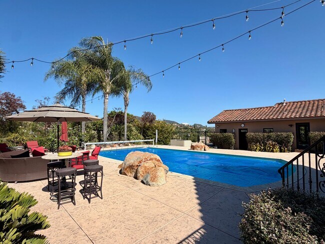 Building Photo - Resort Style Living on Warmlands Avenue