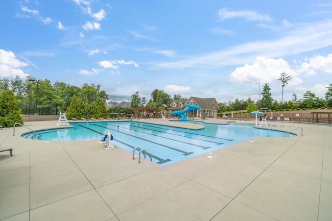 Building Photo - This Beautiful 4 Bedrooms, 2.5 Bathrooms i...