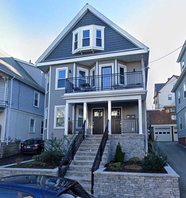 Building Photo - Spacious 3 Bed 2.5 Bath with Parking!