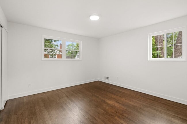 Building Photo - 3 Bed 3 Bath - Silver Spring Split Level -...