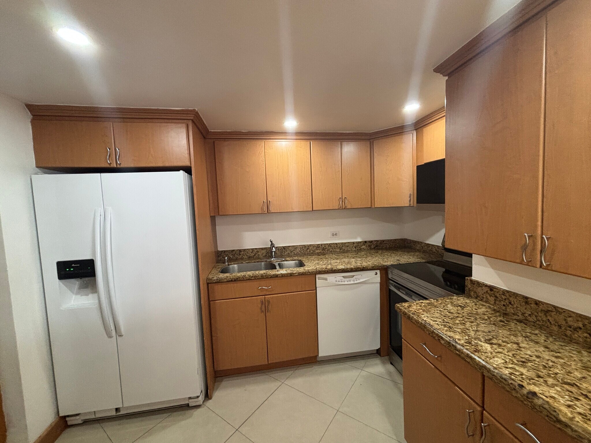 Building Photo - 999 Brickell Bay Dr