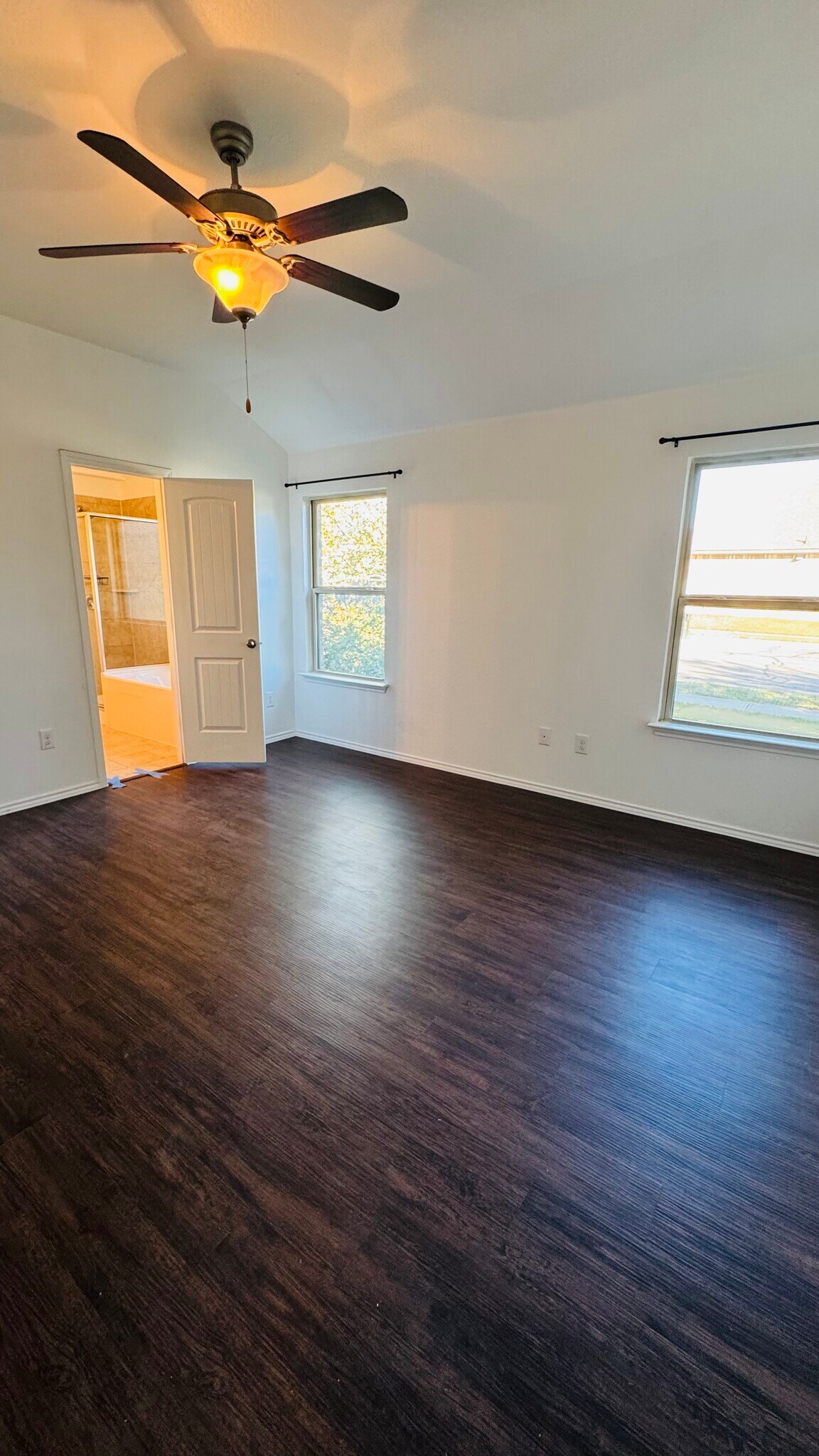 Building Photo - 112 Hendelson Ln