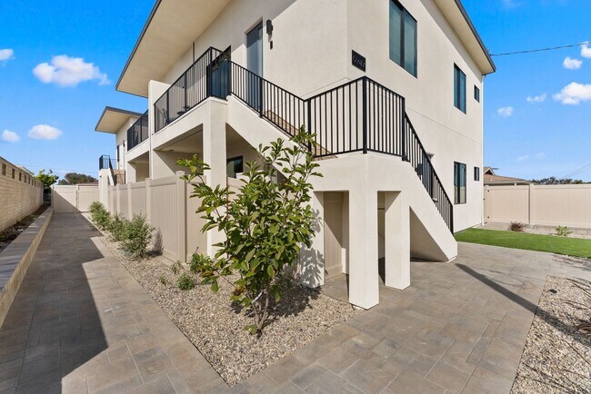 Building Photo - Charming-newly constructed, 2-Bed/2-Bath Home for Rent in San Diego! Only $3,995/mo!