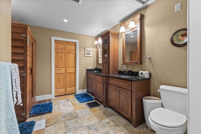 Building Photo - Well-Cared for historic beauty in private setting tucked in the Hill Section