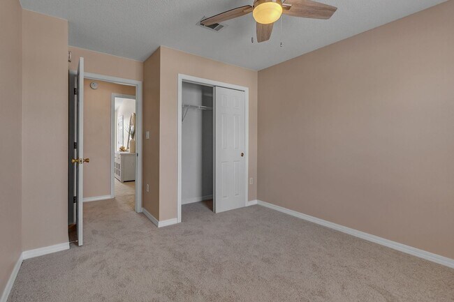 Building Photo - Destin 3 Bedroom Townhome with a Garage!