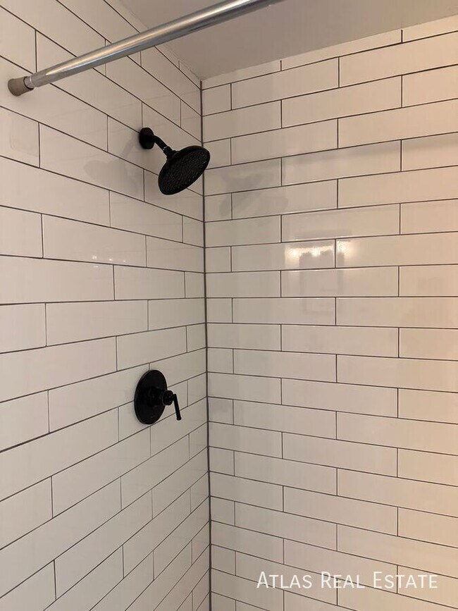 Building Photo - 551 S Fairfax St