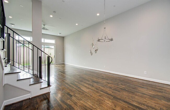 Building Photo - 309 W Pierce St