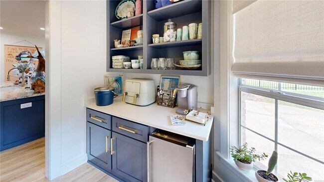 Building Photo - Available December!