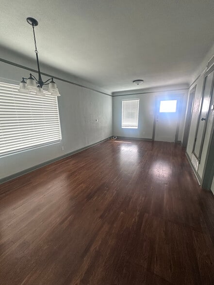 Building Photo - 3211 Savannah Ave