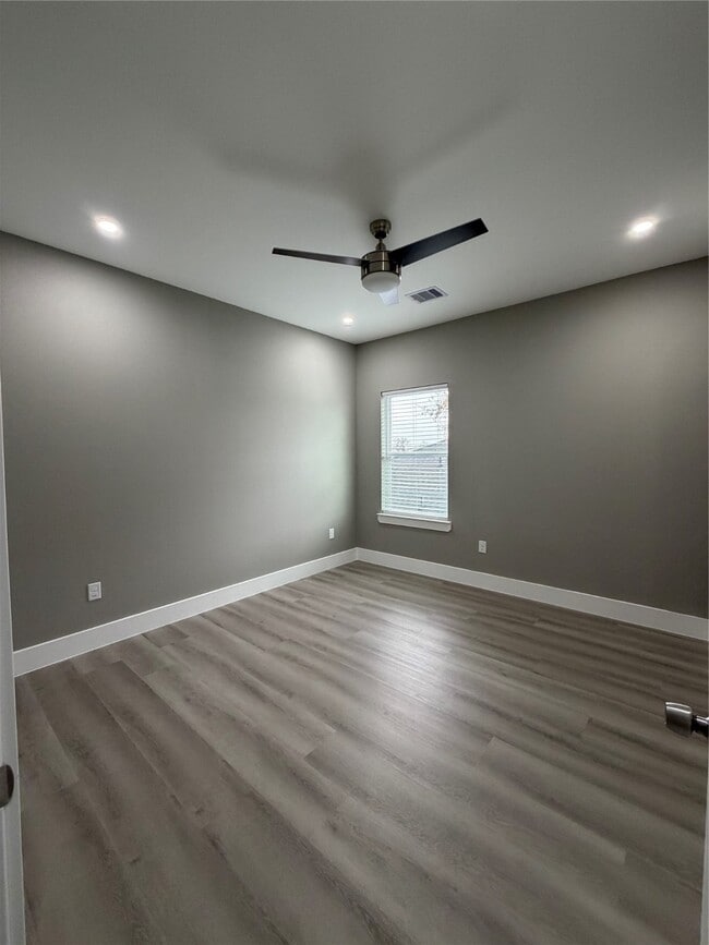 Building Photo - 10103 Grover Ln