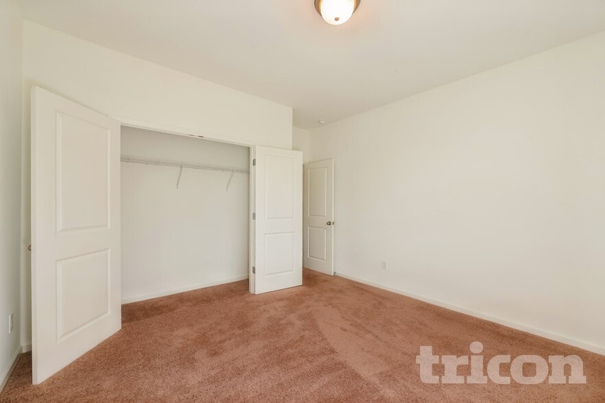 Building Photo - 117 Everett Sq