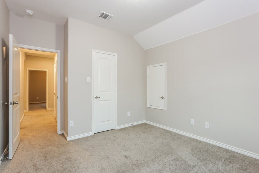 Building Photo - 3013 Colorado Dr