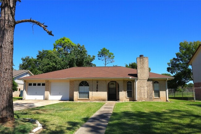 Primary Photo - 206 Banyan Dr