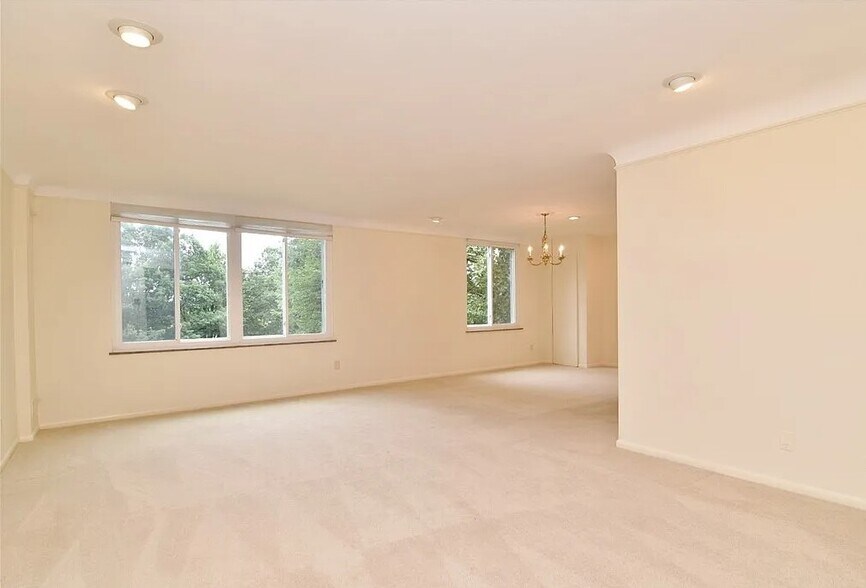 Living/Dining Rm - 19425 Van Aken Blvd