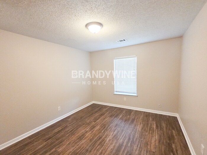 Building Photo - 6747 Saganaw Dr