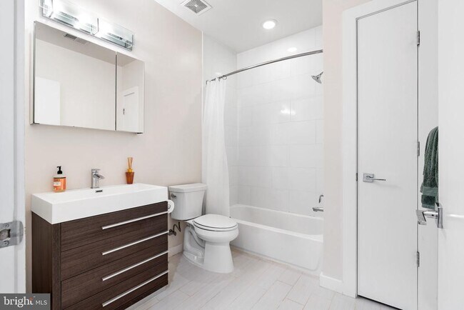 Building Photo - 435 R St NW